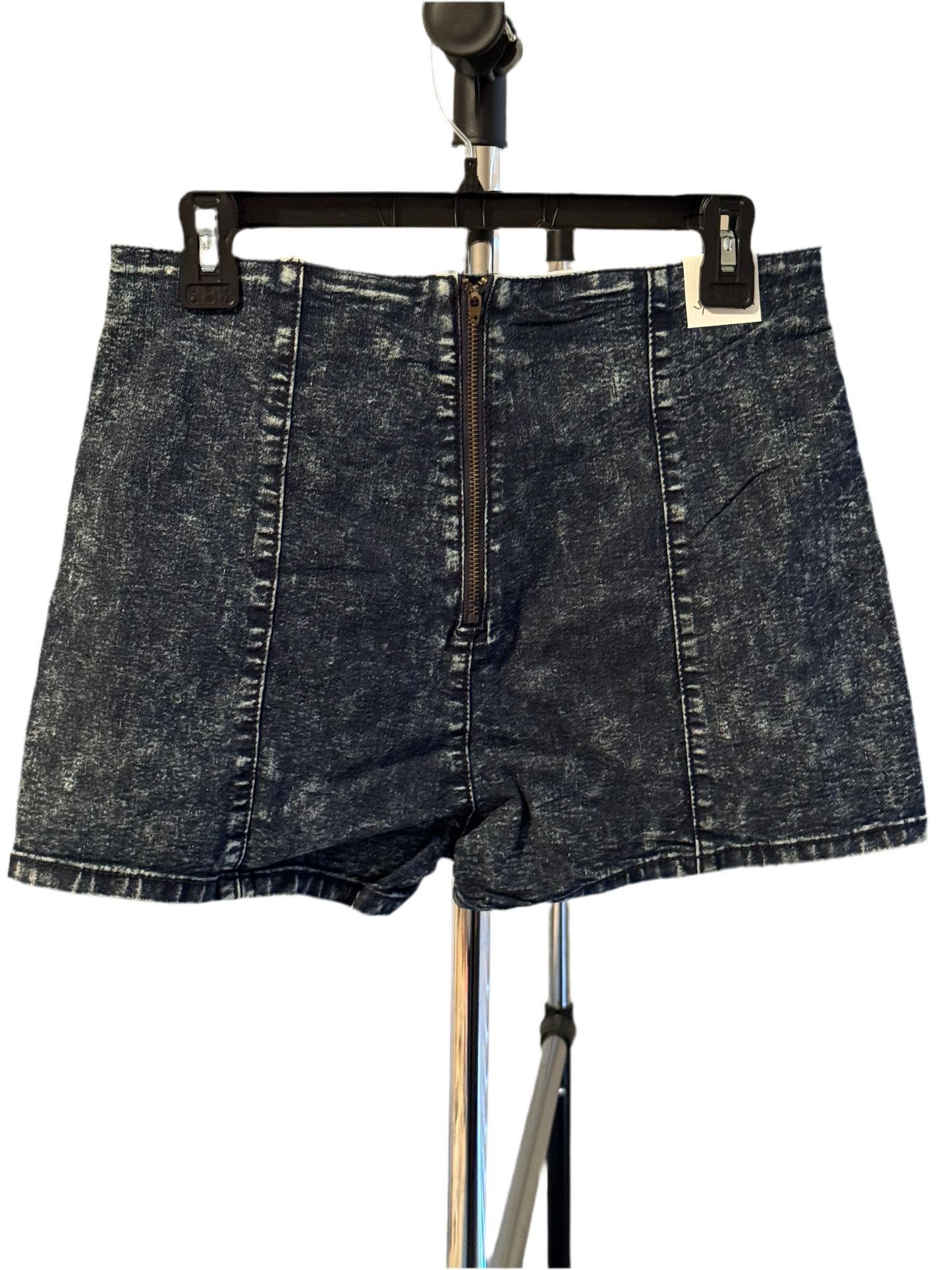 Denim shorts w/ zipper in the back