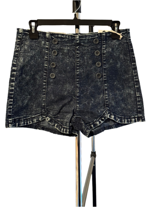 Denim shorts w/ zipper in the back